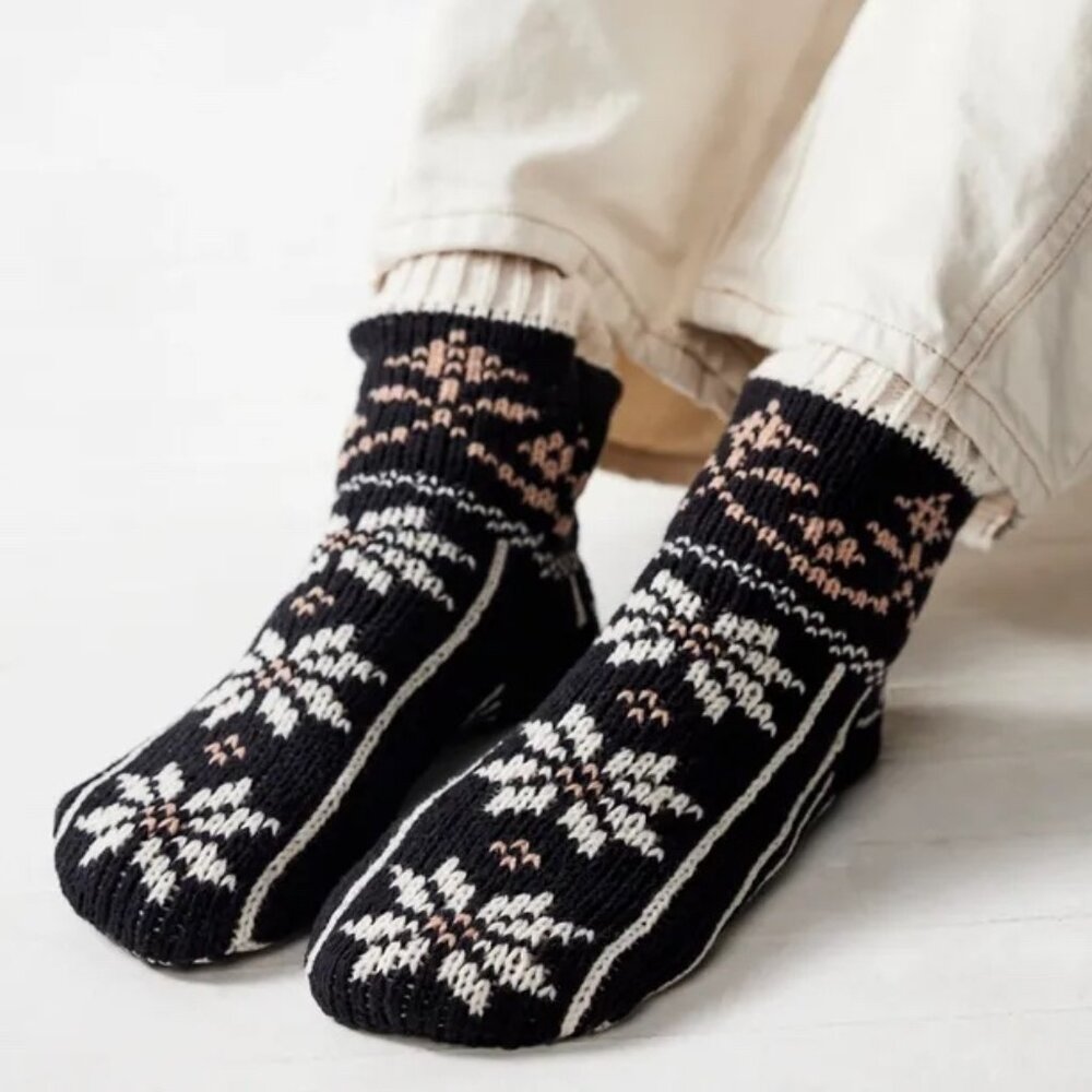 FREE PEOPLE Black Snowflake Slipper Socks Cozy Knit Grip Fair Isle